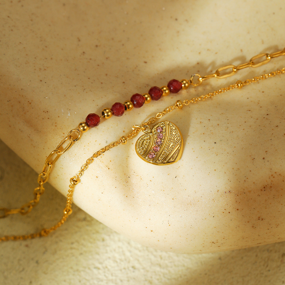 Fashionable Heart-Shaped Red Natural Stone Inlaid Stainless Steel Bracelet for Women with Plating Finish