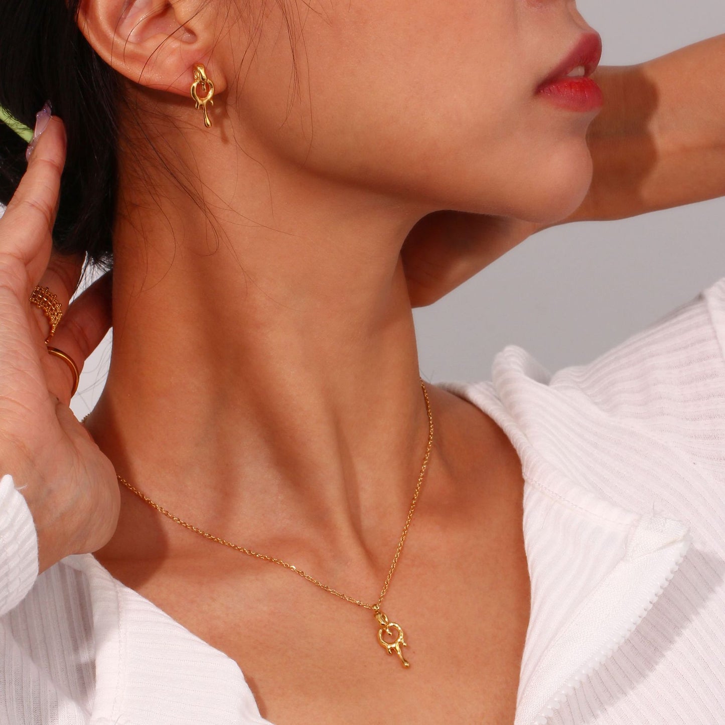 Minimalist Geometric Stainless Steel Plated 18K Gold Lava Ring Pendant Necklace for Women