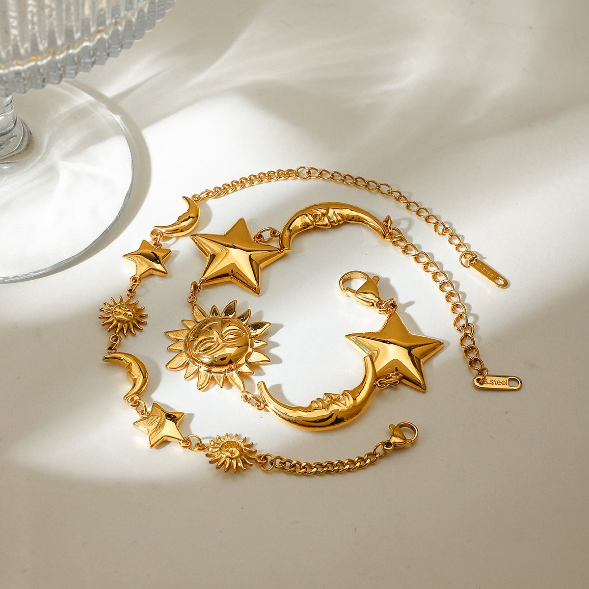 Vacation Style Star-Shaped Geometric Gold-Plated Iron Bracelet for Women
