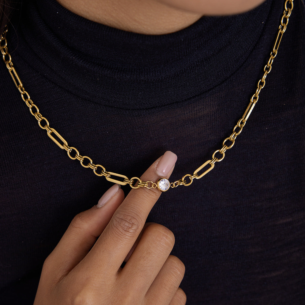 Collana geometrica in acciaio inossidabile con ciondolo in titanio placcato per donna elegante catena per clavicola