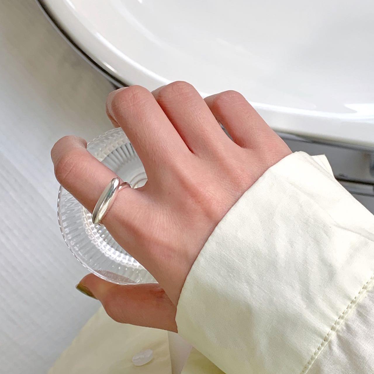 Anello aperto da donna minimalista a forma di cuore cavo in argento sterling 925 con dettagli geometrici smussati