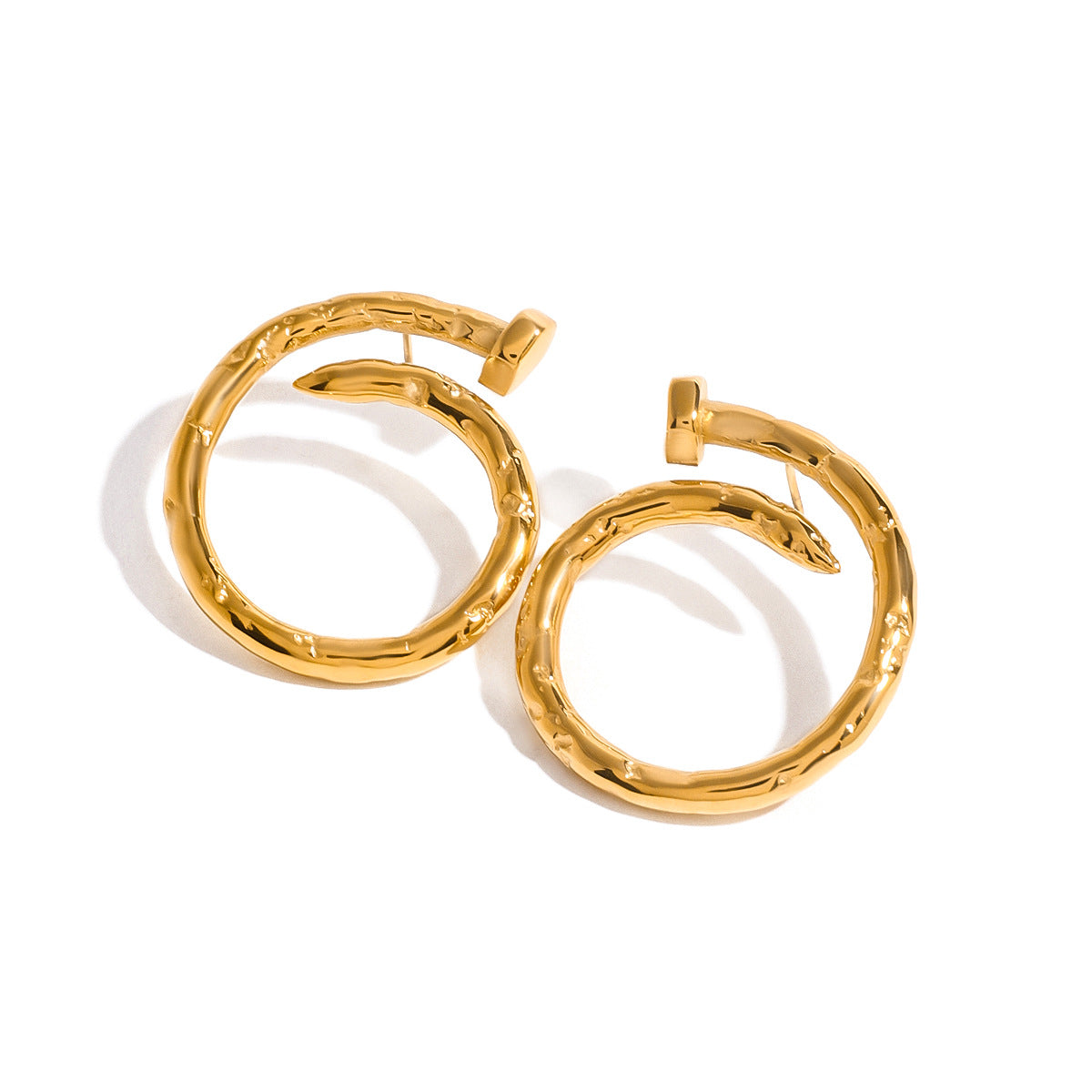 Pendientes minimalistas redondos de acero inoxidable con baño para mujer