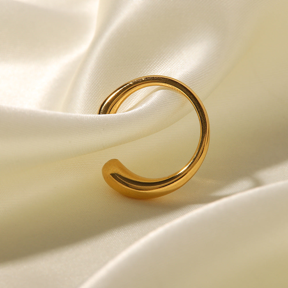 Minimalist French-Style Geometric Titanium Steel Ring with 18K Gold Plating for Women