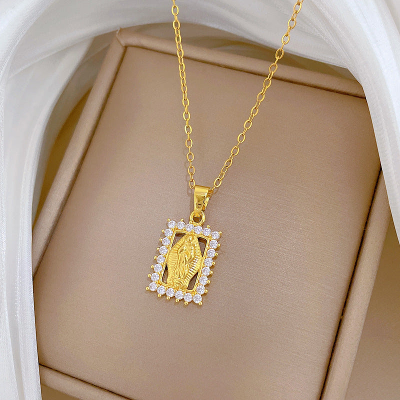 Collana con ciondolo a ritratto con cornice geometrica da donna in acciaio al titanio con intarsio di strass, elegante catena per clavicola