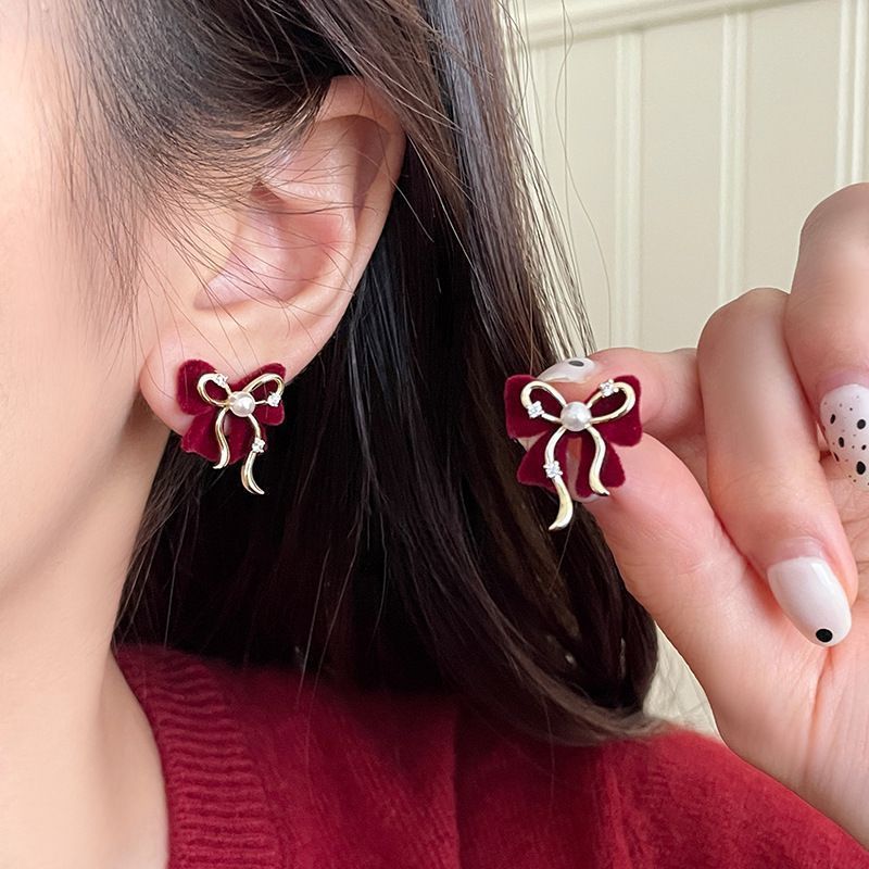Orecchini di lusso a fiocco con cuore e motivo floreale in lega con intarsio di strass e perni in argento 925