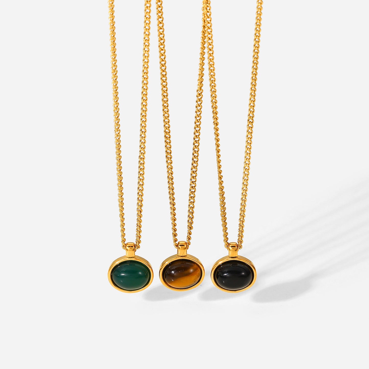 Collana pendente ovale geometrica vintage con pietra naturale, in acciaio inossidabile placcato oro 18 carati, con catena multistrato di perline per donna
