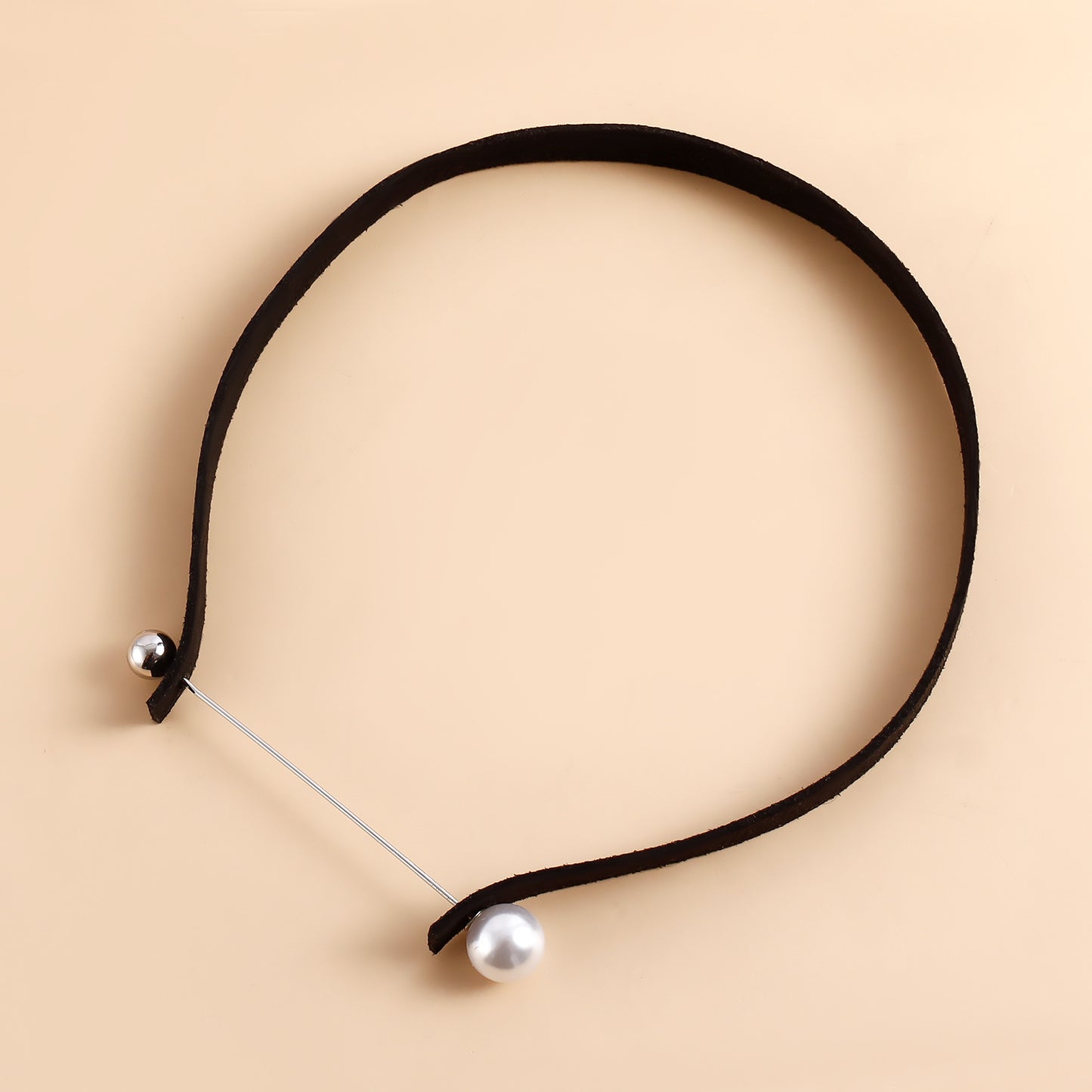 Minimalist Geometric Shaped Electroplated Metal Clavicle Necklace with Imitation Pearl Accent