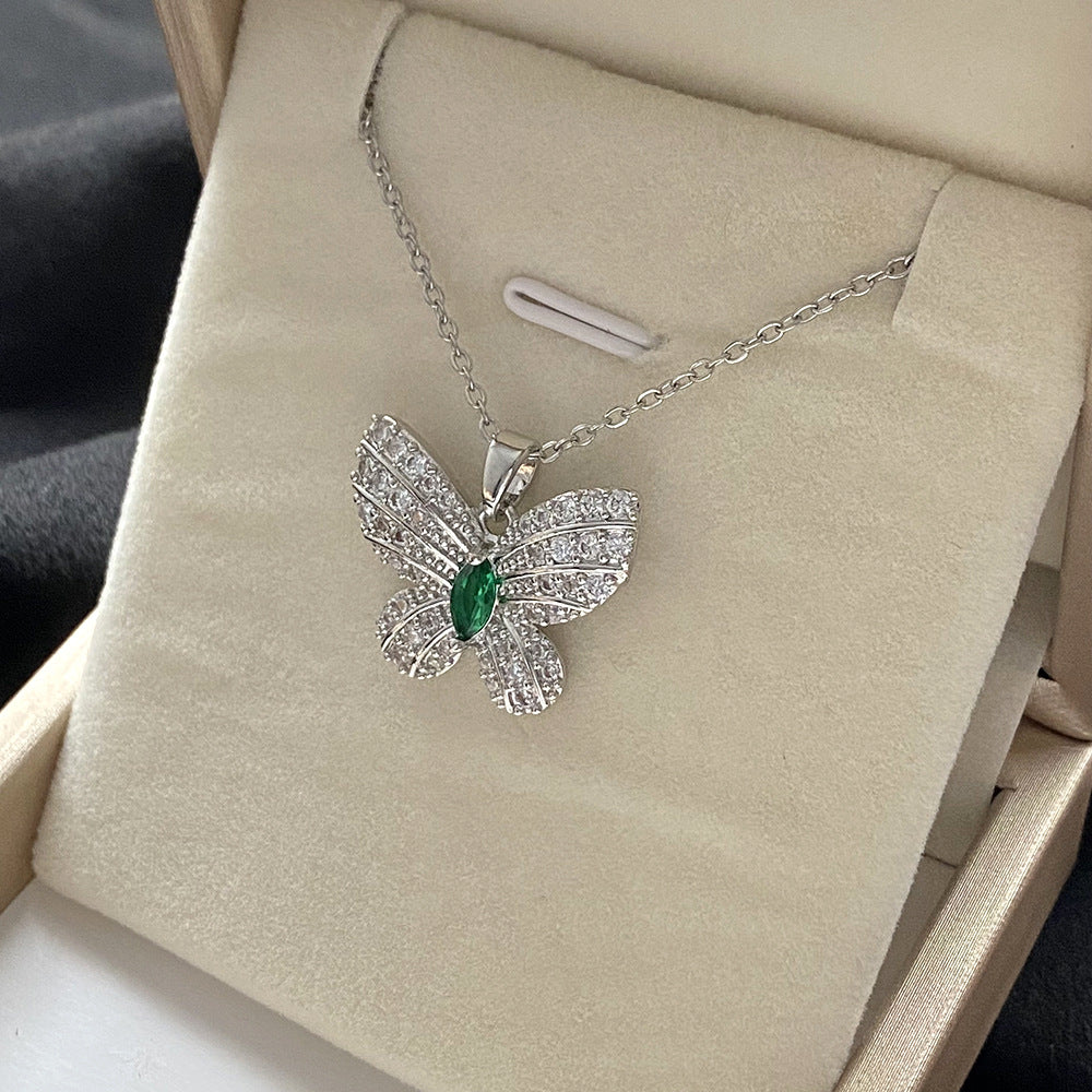 Elegante Collana con Ciondolo a Farfalla Floreale in Acciaio al Titanio, Rame Placcato e Zirconia Micro-Incastonata su Catena ad O per Uomo e Donna