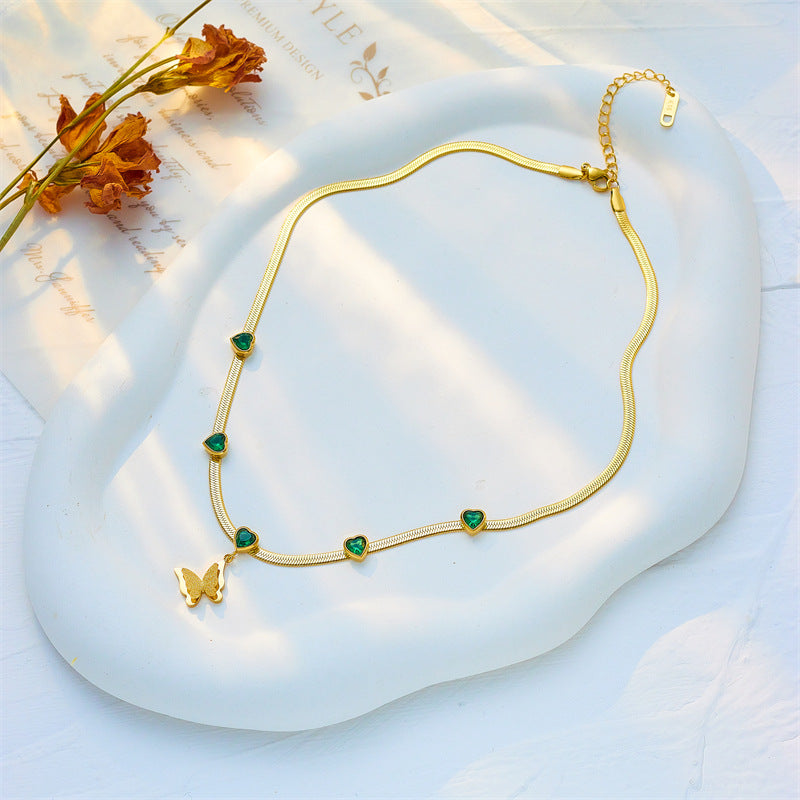 Collar con colgante de mariposa de moda vintage con incrustaciones de diamantes de imitación en cadena de serpiente de acero de titanio mate para mujer
