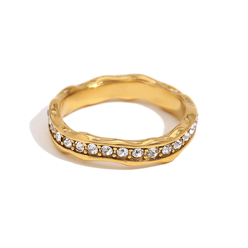 Anello da donna minimalista geometrico in acciaio inossidabile placcato oro 18 carati con intarsi in strass.