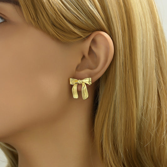 Minimalist Bow-Shaped Zinc Alloy Earrings with Plated Finish for Women Elegant Everyday Wear