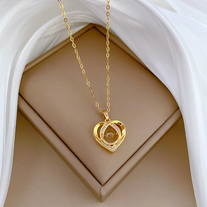 Collana di Lusso da Donna in Acciaio al Titanio con Ciondolo a Cuore di Zirconi e Delicata Catena a Clavicola, Design Geometrico