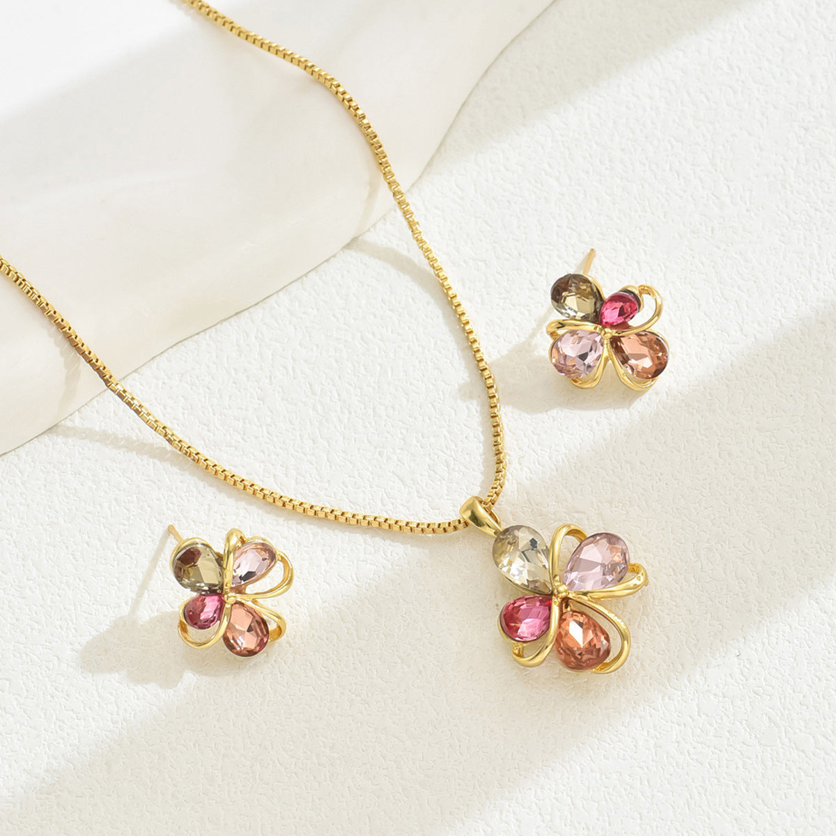 Set di collana lunga con intarsio a goccia d'acqua geometrica e orecchini per donne in rame
