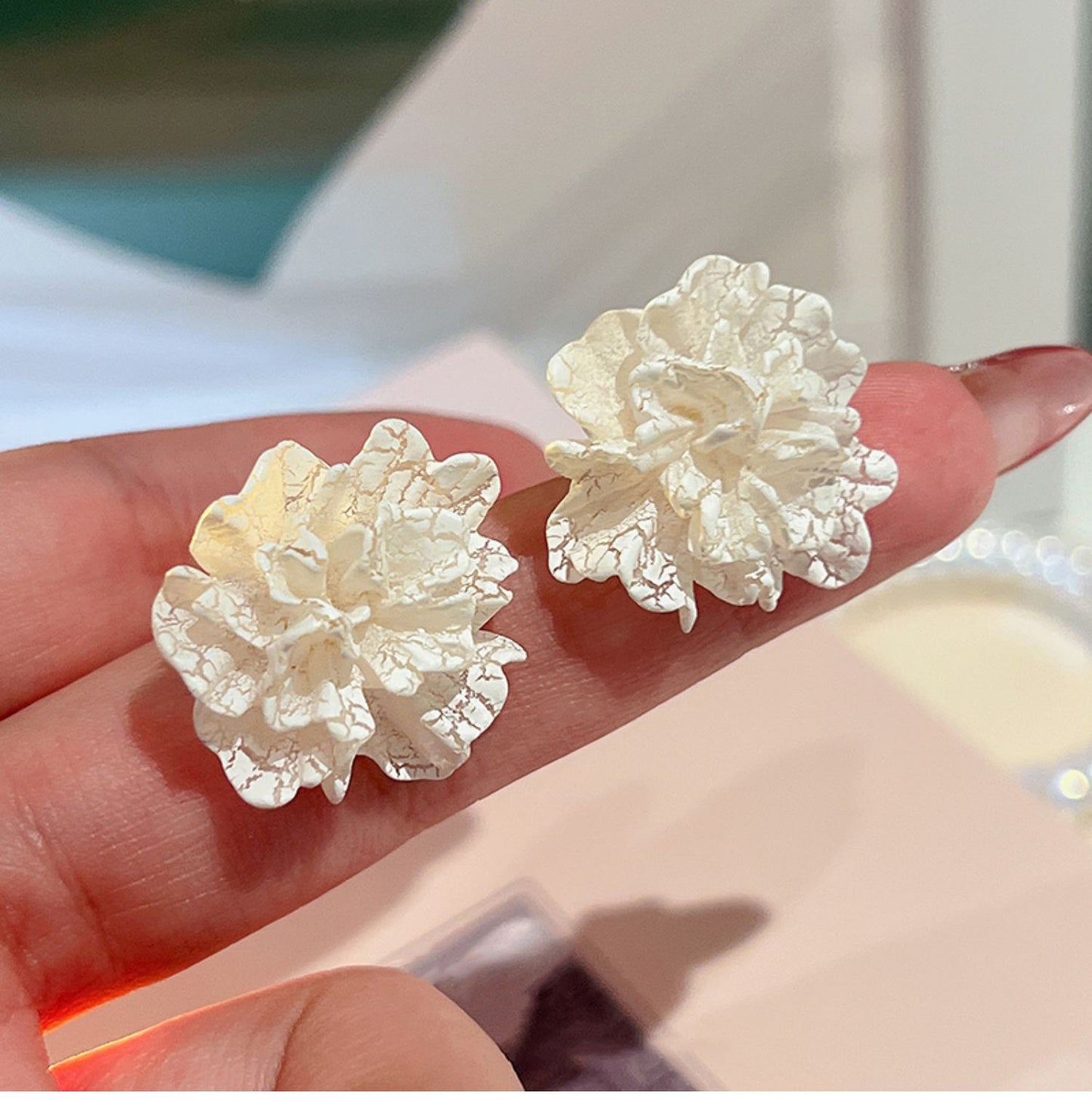 Orecchini a perno con perle dolci, eleganti e floreali per donna con perni in argento sterling 925