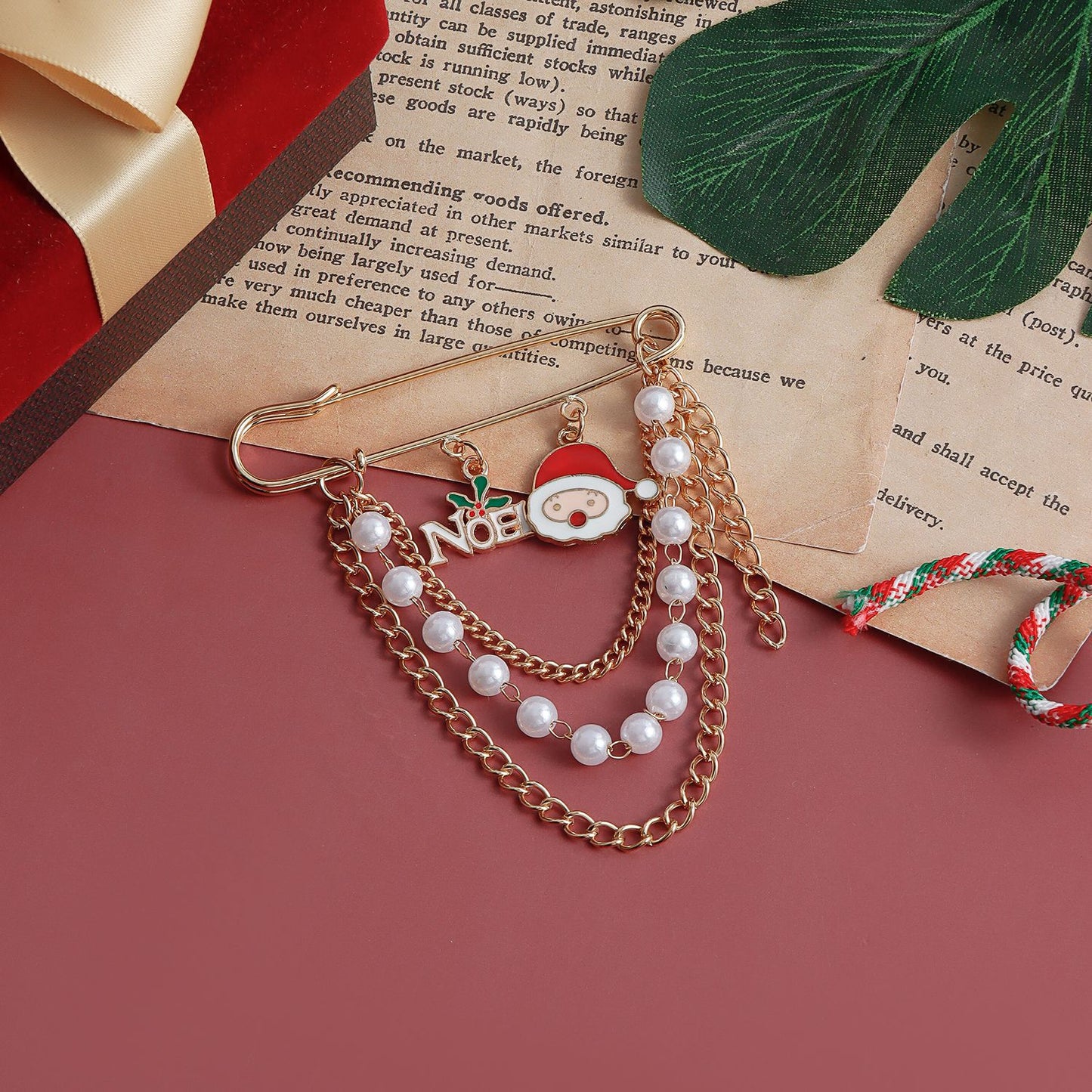 Original Design Geometric and Cartoon Pin Brooch in Alloy with Plating Finish for Women Holiday Christmas Hat and Letter Theme Accessory