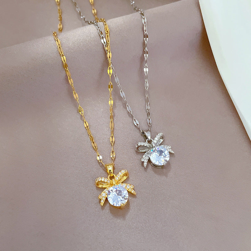 Collar de lujo con colgante de mariposa de acero de titanio para mujer con diseño geométrico y delicada cadena de medallón