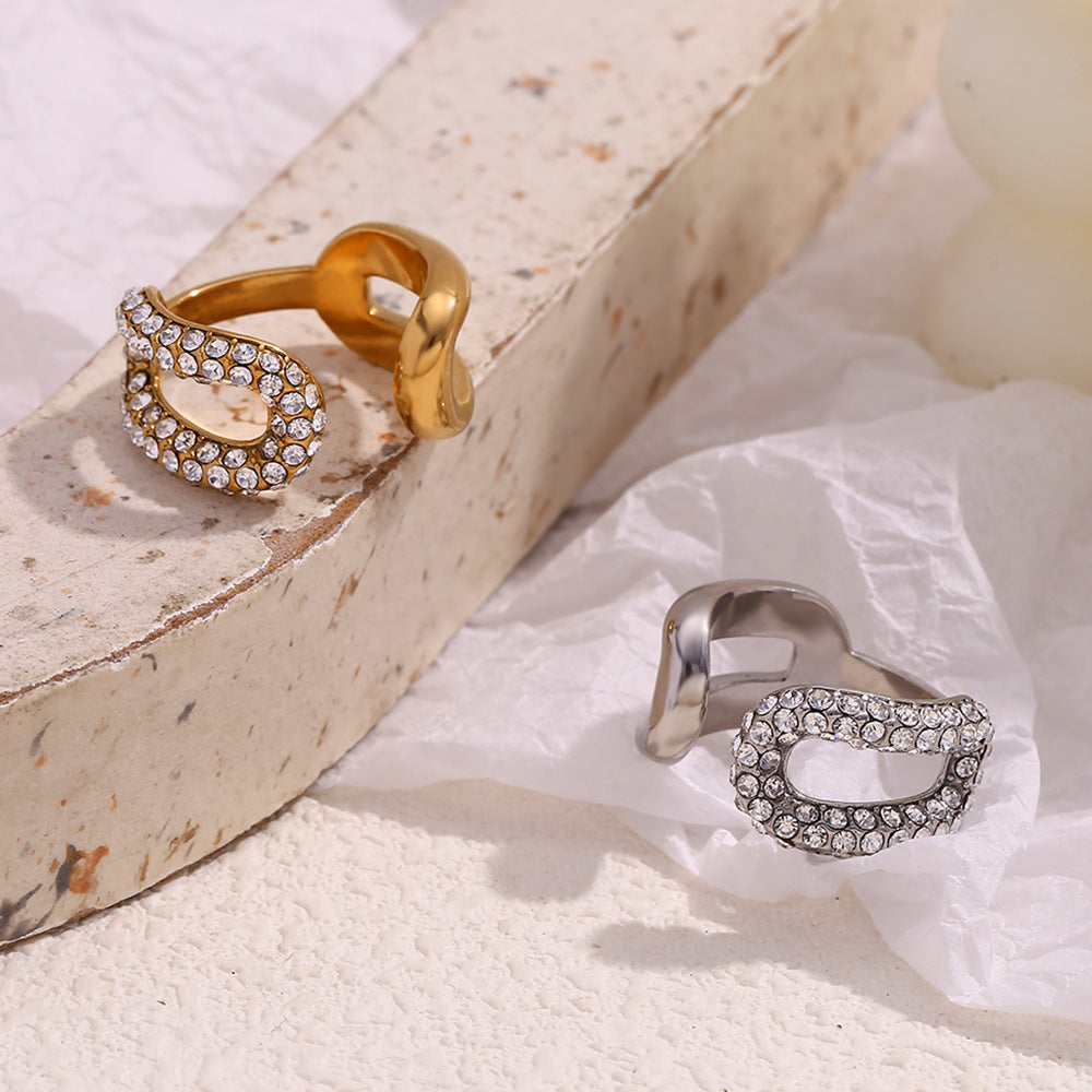Anello da donna in acciaio inossidabile con design geometrico minimalista, placcatura in oro 18 carati e strass micro-pavé