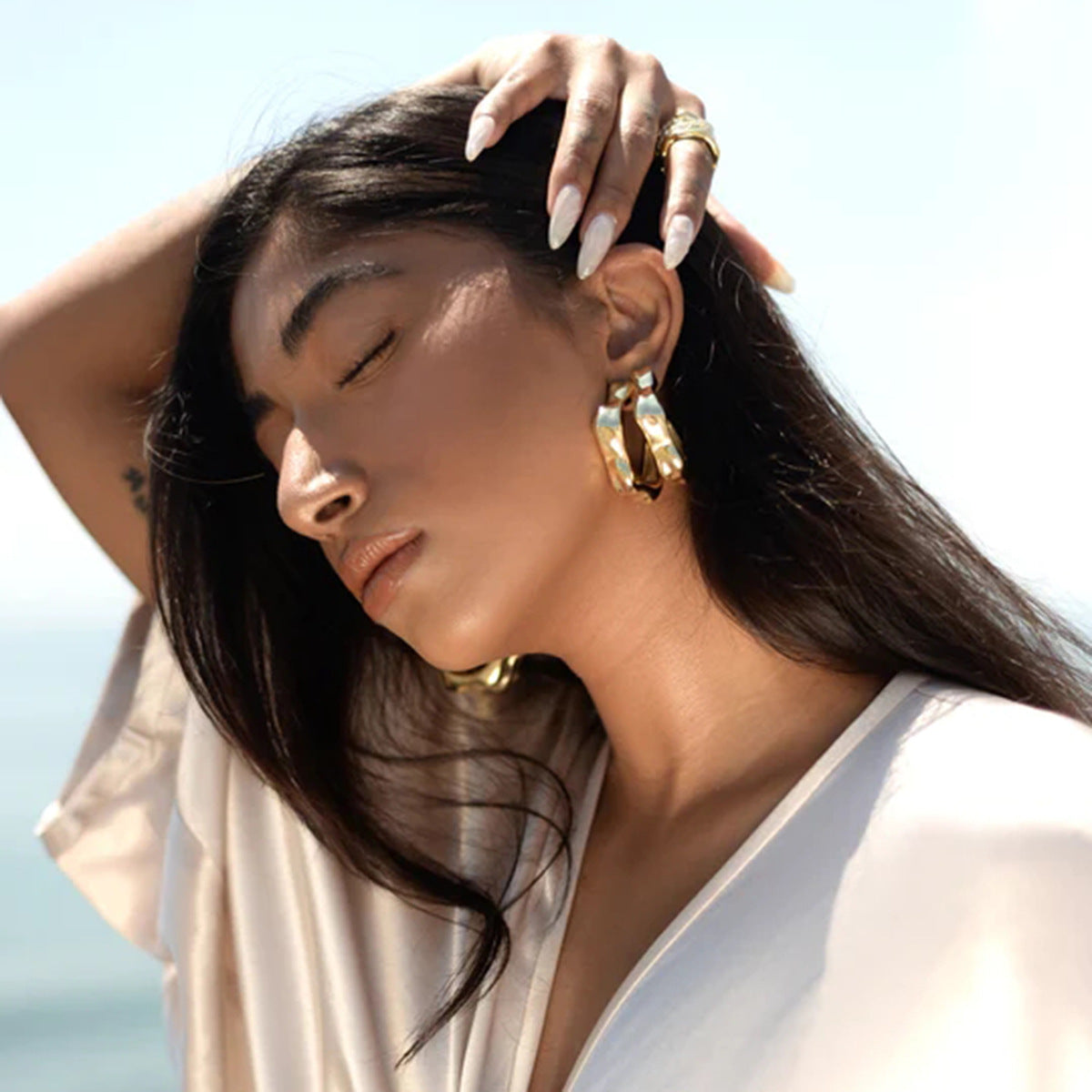 Orecchini a cerchio a C con fiore geometrico in acciaio inossidabile placcato oro 18K in stile Ins alla moda da donna