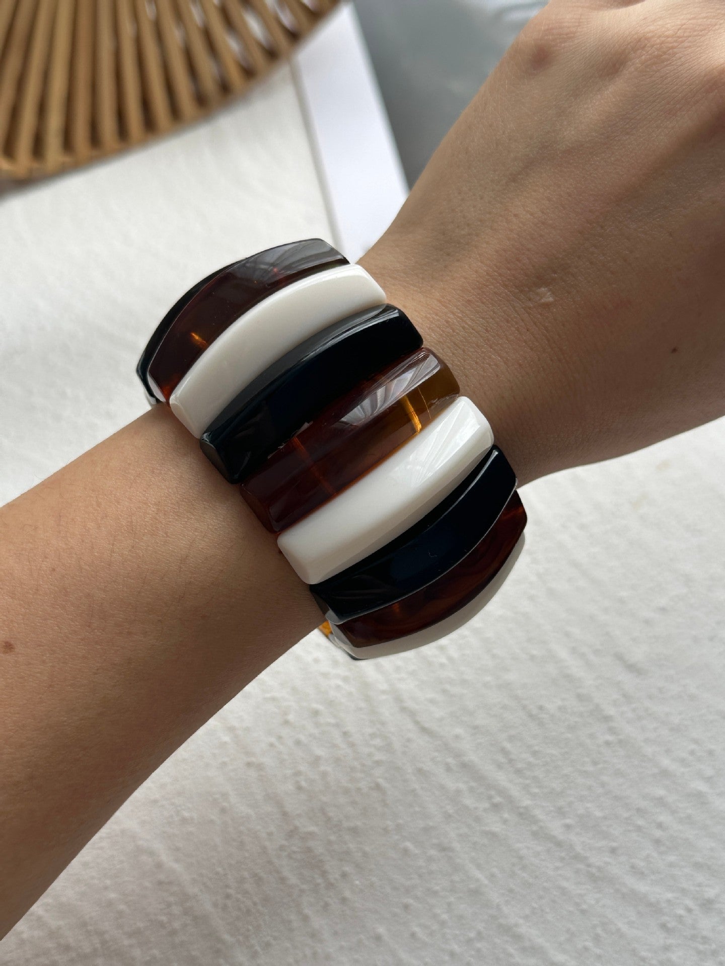 Braccialetto alla moda in resina con smalto a goccia geometrico sfumato