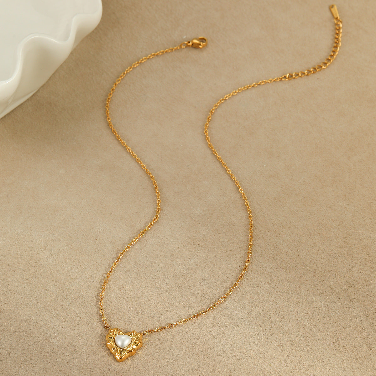 Collar Minimalista Irregular con Corazón de Lava para Mujer, Collar de Acero Inoxidable Chapado con Diseño Geométrico