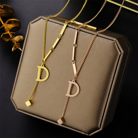 Collar minimalista con colgante de letra D de acero de titanio chapado en oro de 18 quilates y cadena de cuentas redondas geométricas para mujer