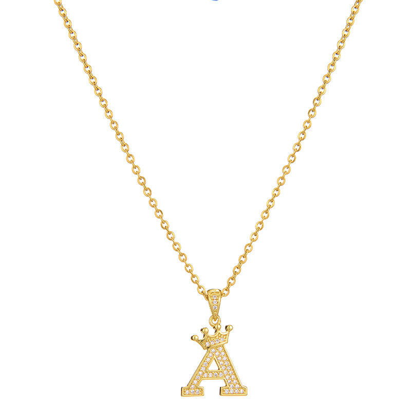 Collana da donna in acciaio inossidabile a forma di corona, minimalista, con zirconi cubici micro-pavé e charm a lettera