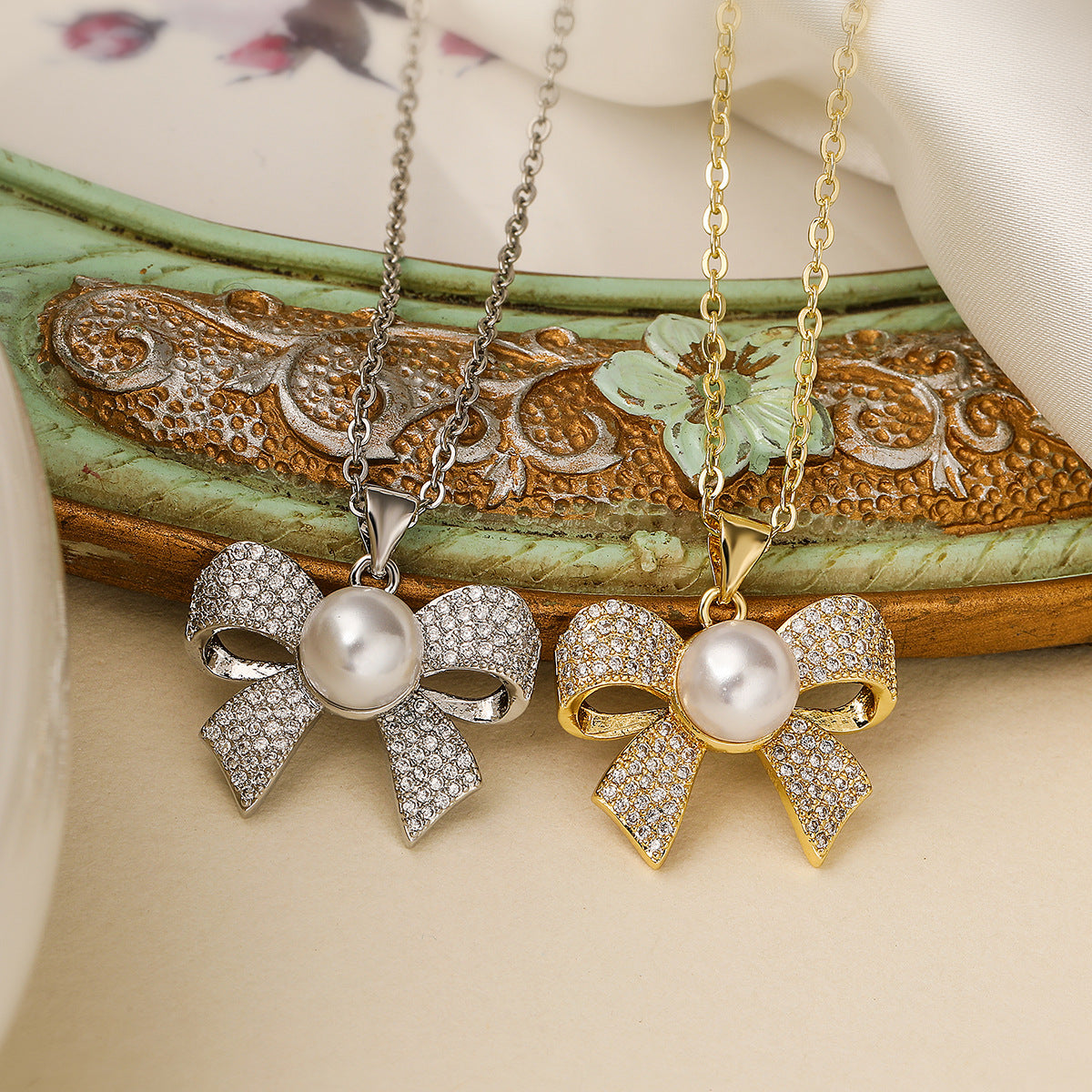 Elegant Minimalist Heart-Shaped Copper Pendant Necklace with 18K Gold Plating and Zircon for Women