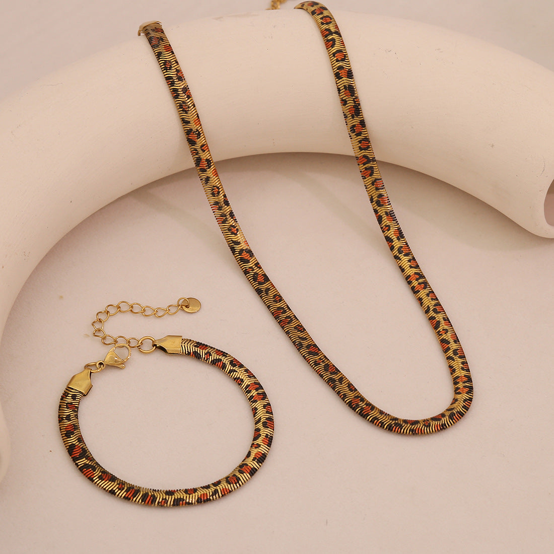 Retro Leopard Print Snake Chain Necklace for Women Stainless Steel Pendant with Animal Pattern and Plated Finish