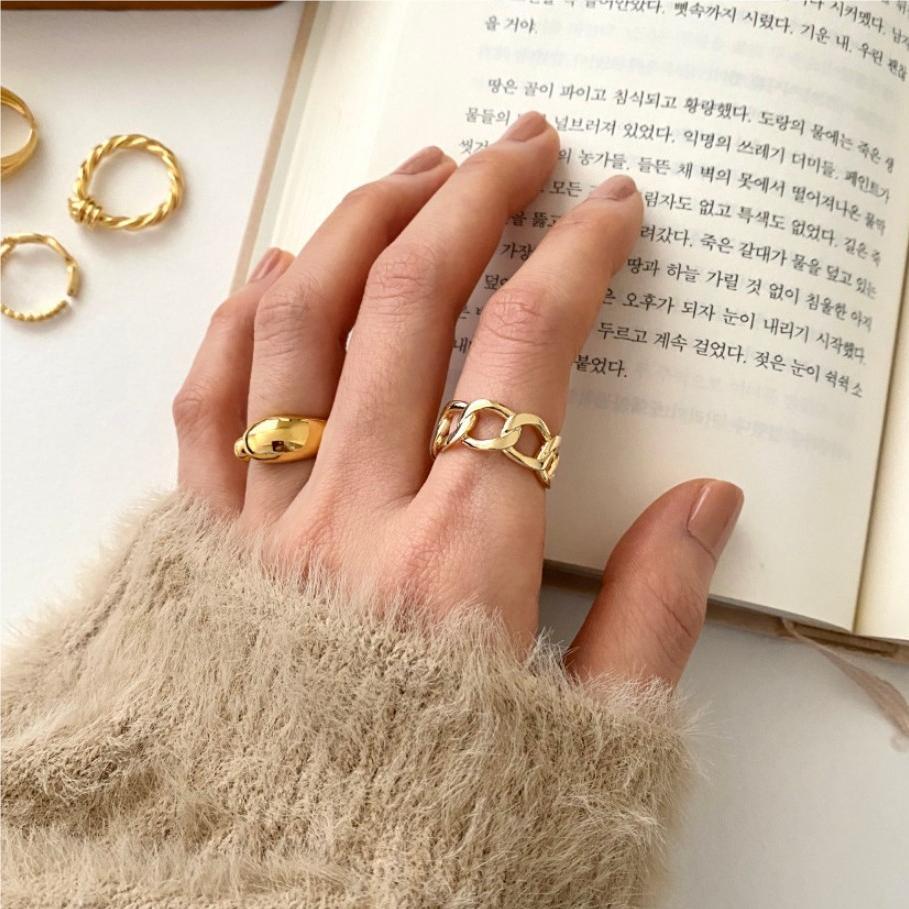 Anillo de plata de ley 925 geométrico minimalista para mujer con diseño limpio y acabado liso