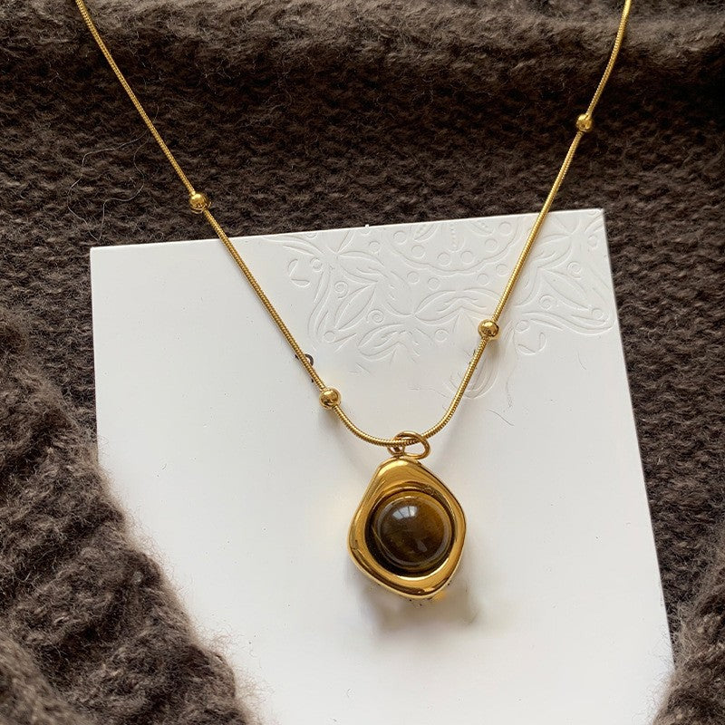 Collana pendente occhio di tigre in stile retrò con design geometrico da donna, catena a maglie color oro, accessorio minimalista di lusso