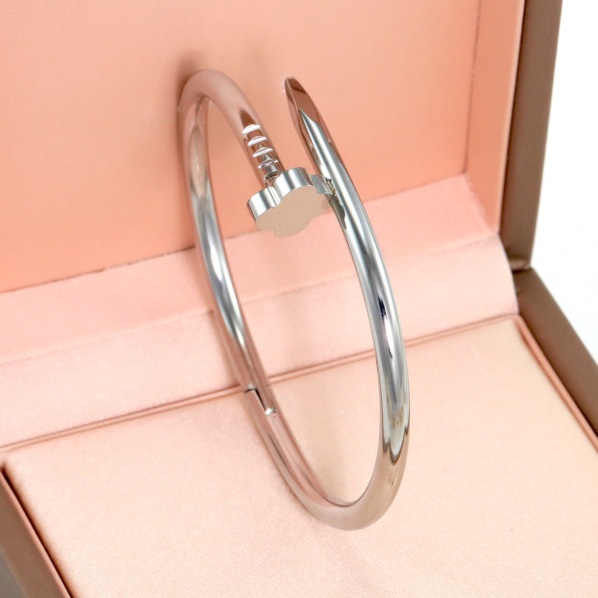Elegant 18K Gold Plated Geometric Round Titanium Steel Bracelet
