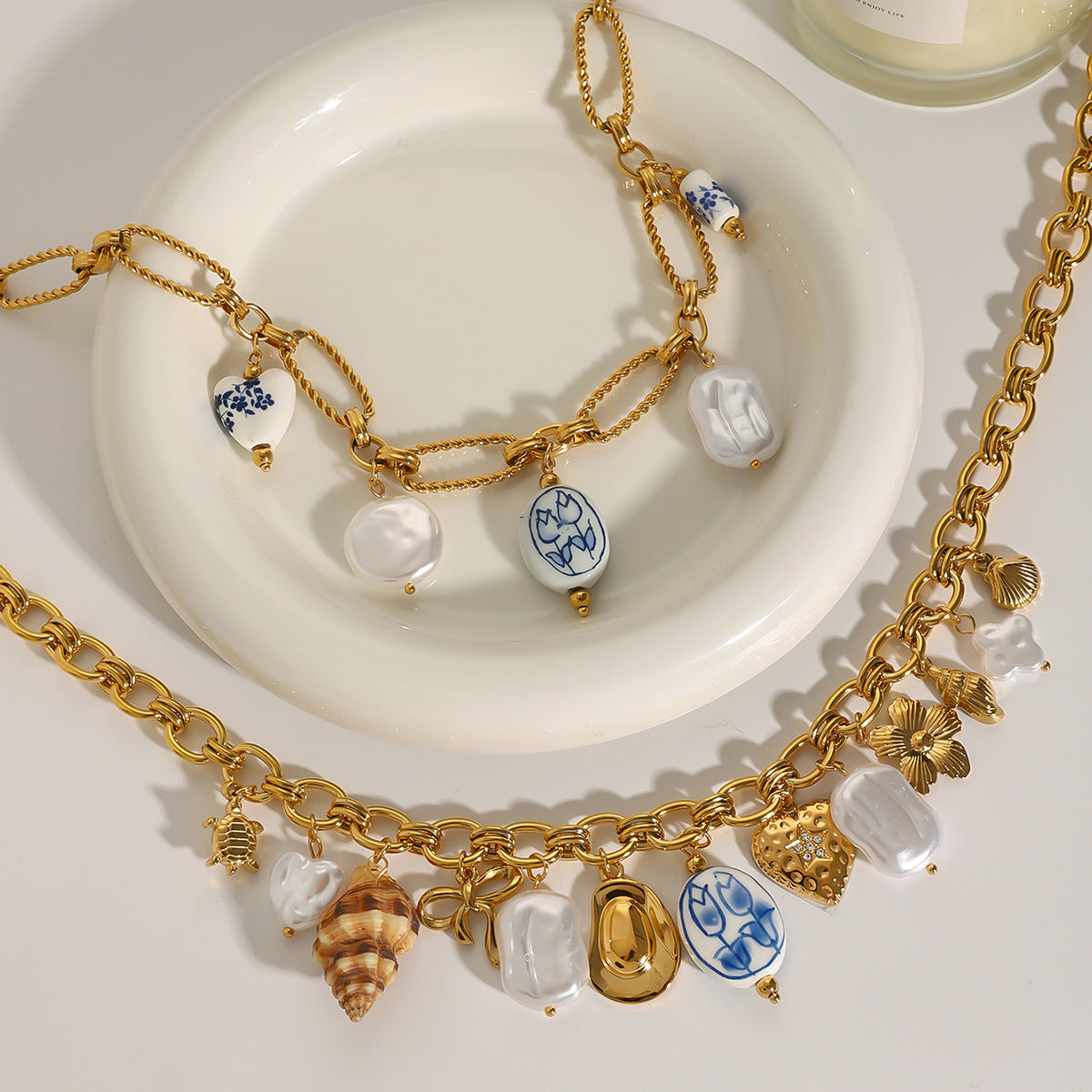 Collar con Colgante Minimalista de Acero Inoxidable en Forma de Corazón con Detalles de Perlas y Gota de Acero de Titanio, Acabado Chapado, Delicada Cadena para Clavícula para Mujer