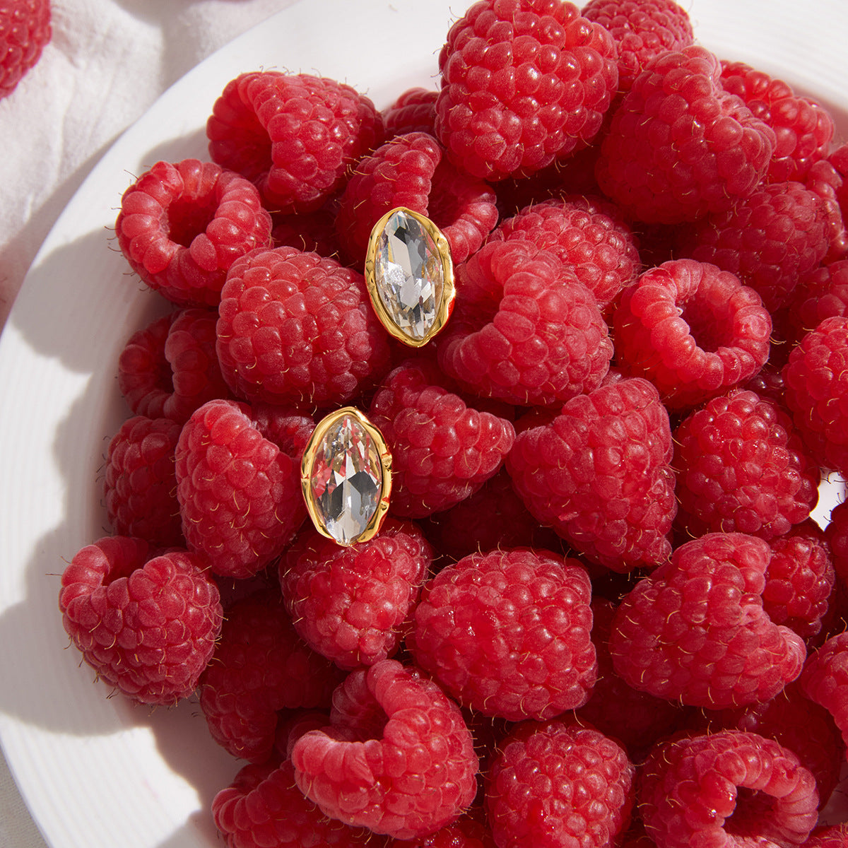 Elegant Geometric Oval Rhinestone Inlay Titanium Steel Stud Earrings PVD Gold Plated