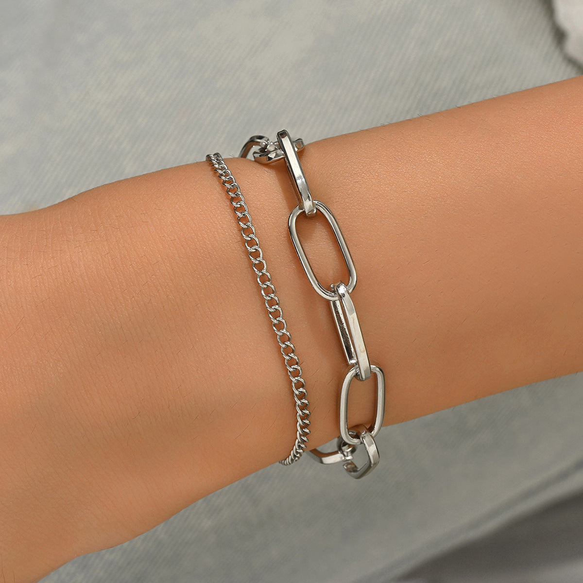 Bracciale da donna a doppio strato in lega di zinco geometrico minimalista con finitura placcata