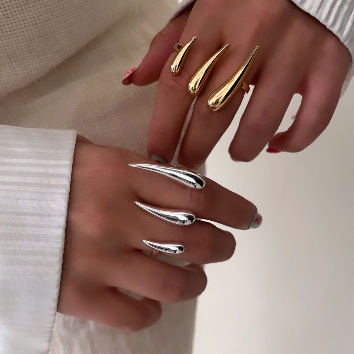 Anillo chapado de acero inoxidable geométrico minimalista para mujer con diseño de línea limpia