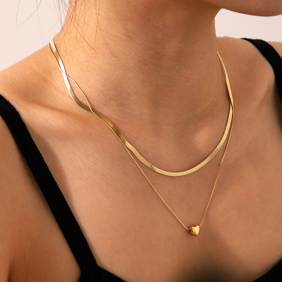 Collana con pendente a cuore stile Ins con catena a serpente a doppio strato in acciaio inossidabile e pendente in acciaio al titanio