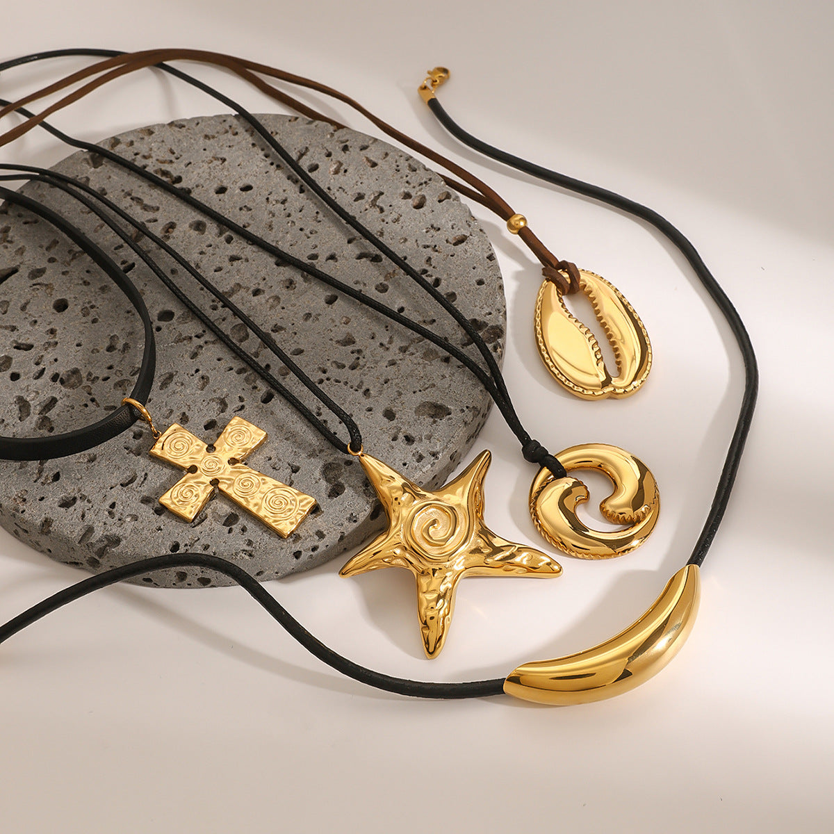 Elegante Collana a Stella Marina in Acciaio Inossidabile con Pendente in Acciaio al Titanio e Finitura Placcata per Donna