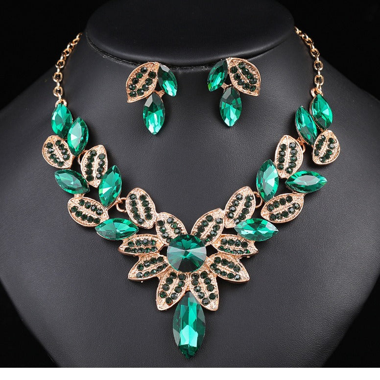 Set di collana in lega vintage esagerata con motivo floreale, pendente a tulipano e petalo, galvanizzato per donne, include orecchini abbinati