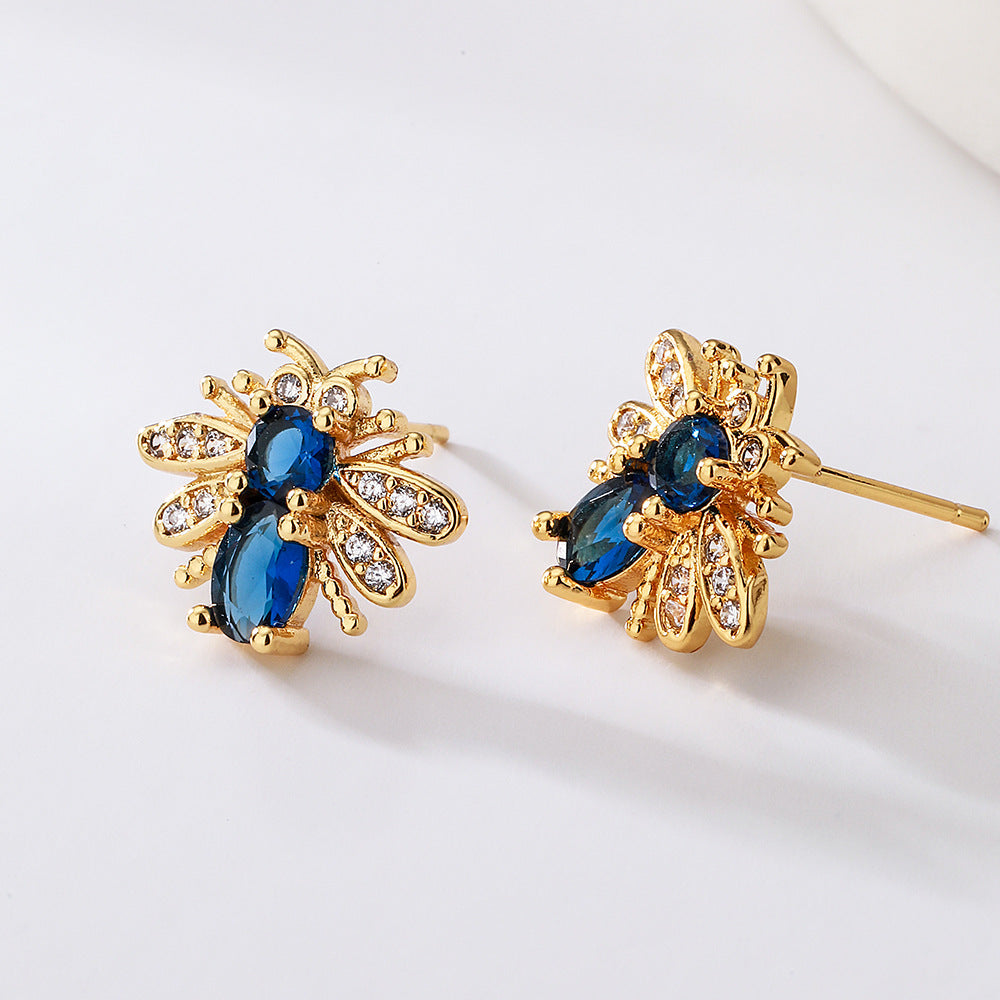 Orecchini Minimalisti a Forma di Ape in Rame Placcato Oro con Zirconia Micro-Pave da Donna