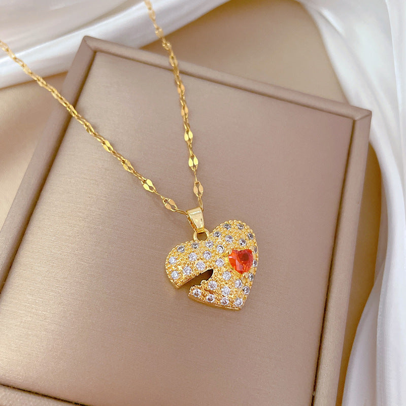 Collana pendente a cuore geometrico minimalista in acciaio al titanio con intarsio in strass rossi per uomo e donna