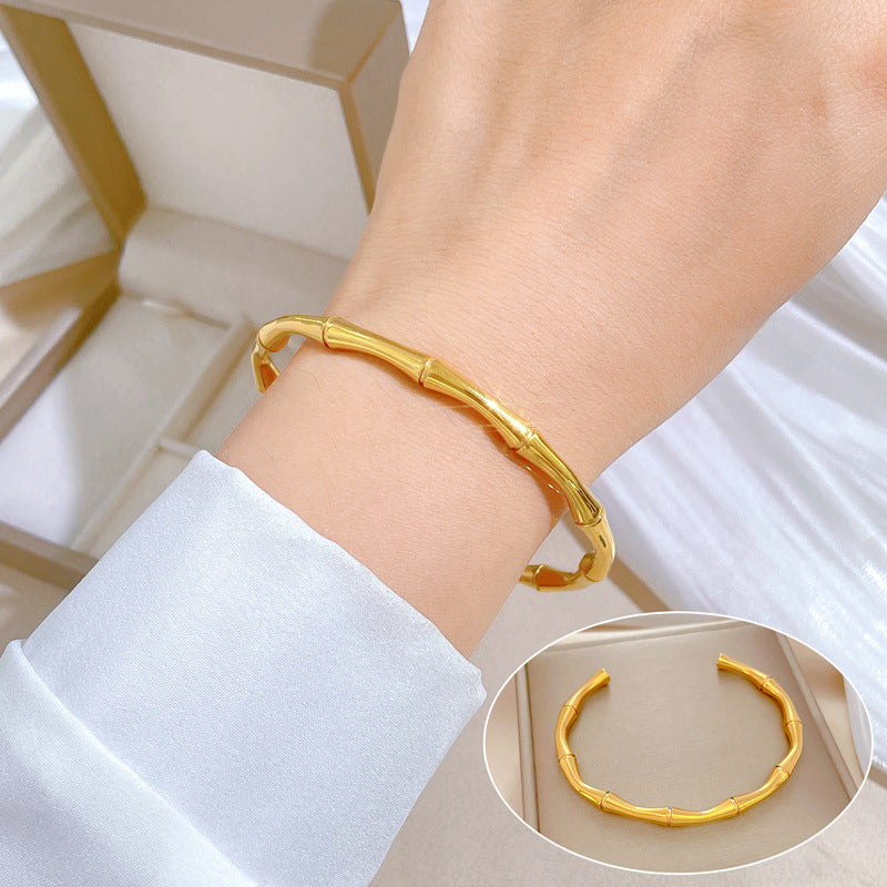 Minimalist Luxury Titanium Steel Bracelet with Mother-of-Pearl Smile Charm