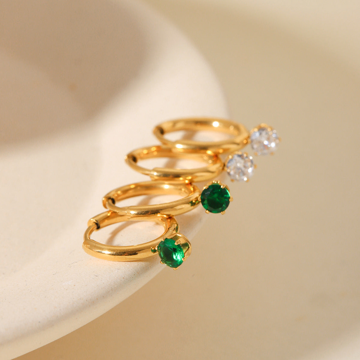Orecchini a Cerchio Geometrici Minimalisti in Acciaio Inossidabile con Placcatura in Oro 18K e Zirconia Cubica da Donna