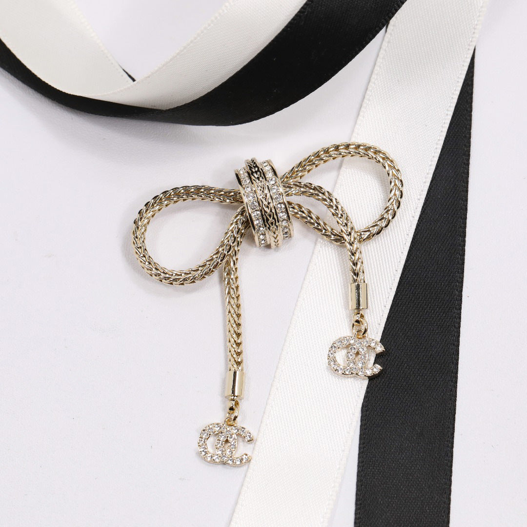 Elegant Luxury Rhinestone Bow Brooch with Snake Chain for Women