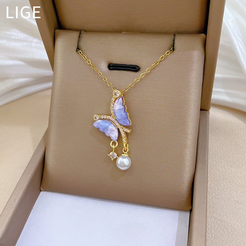 Collana da donna in acciaio inossidabile a forma di farfalla blu in stile cartone animato, con perle e strass