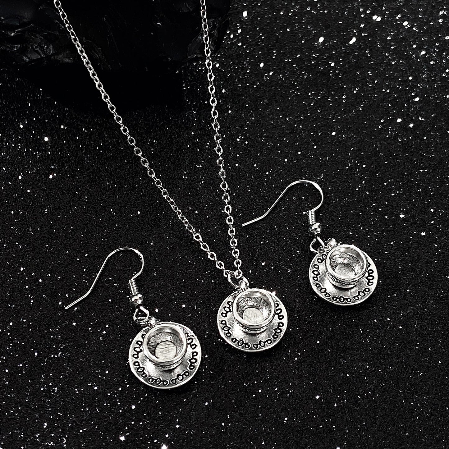 Minimalist Women's Alloy Pendant Necklace and Earrings Set with Tooth Cup Balloon Motifs Electroplated Finish