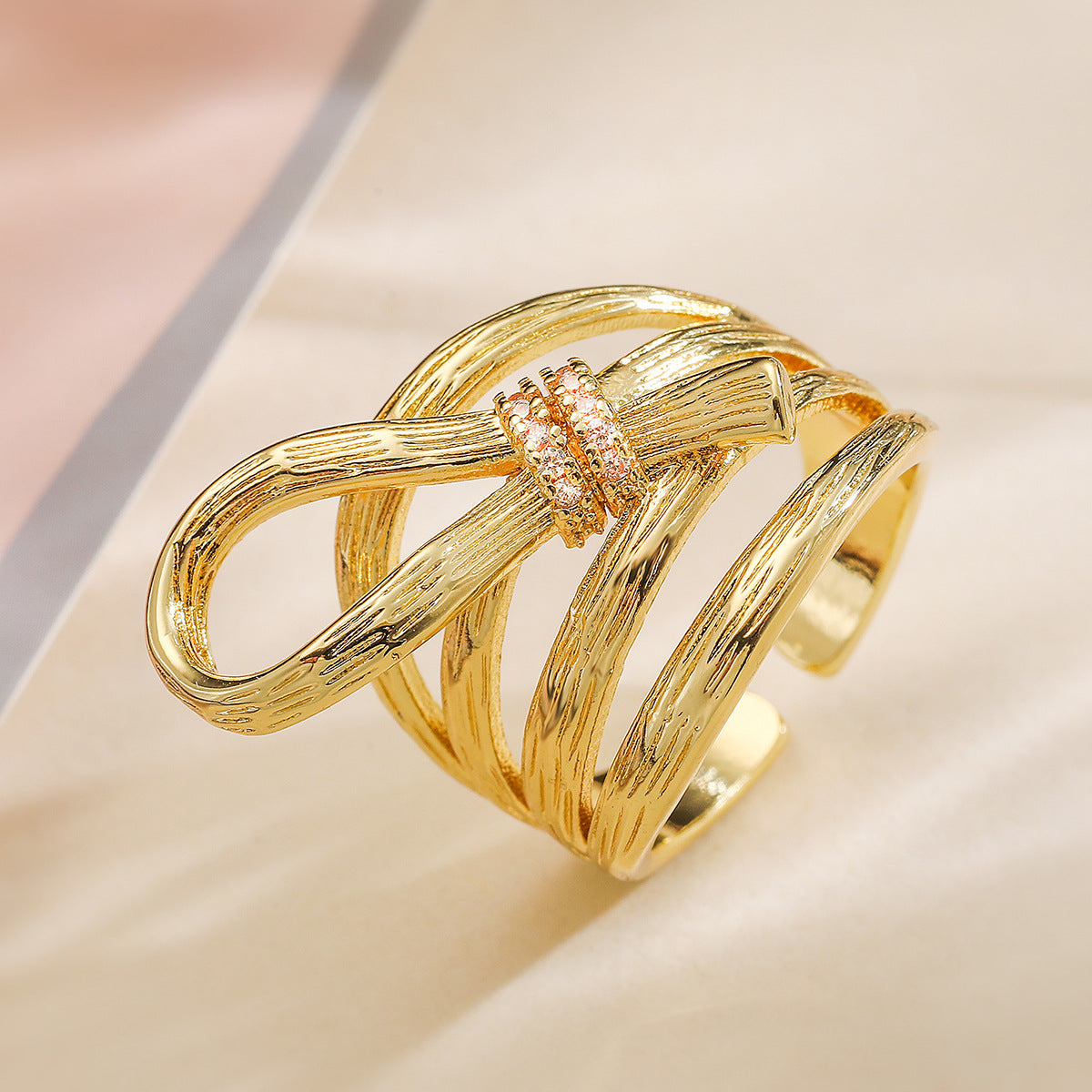 Anello aperto geometrico irregolare da donna in rame placcato oro 18 carati, gioiello di tendenza all'avanguardia