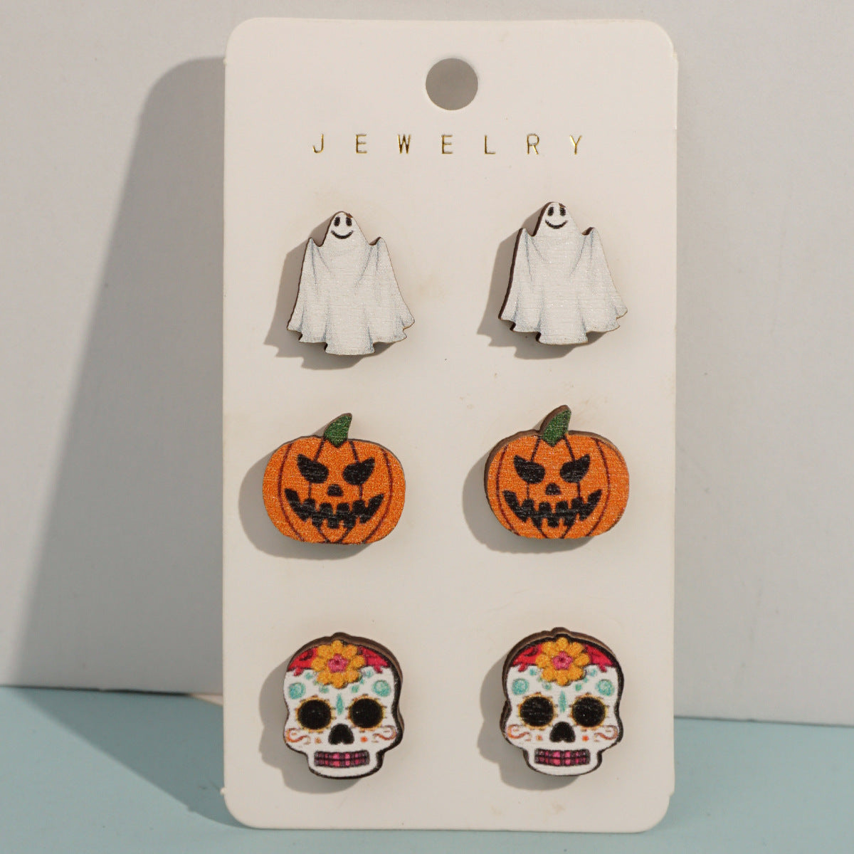 Conjunto de pendientes de madera con forma de calabaza fantasma y diablillo con temática de Halloween y postes de acero inoxidable