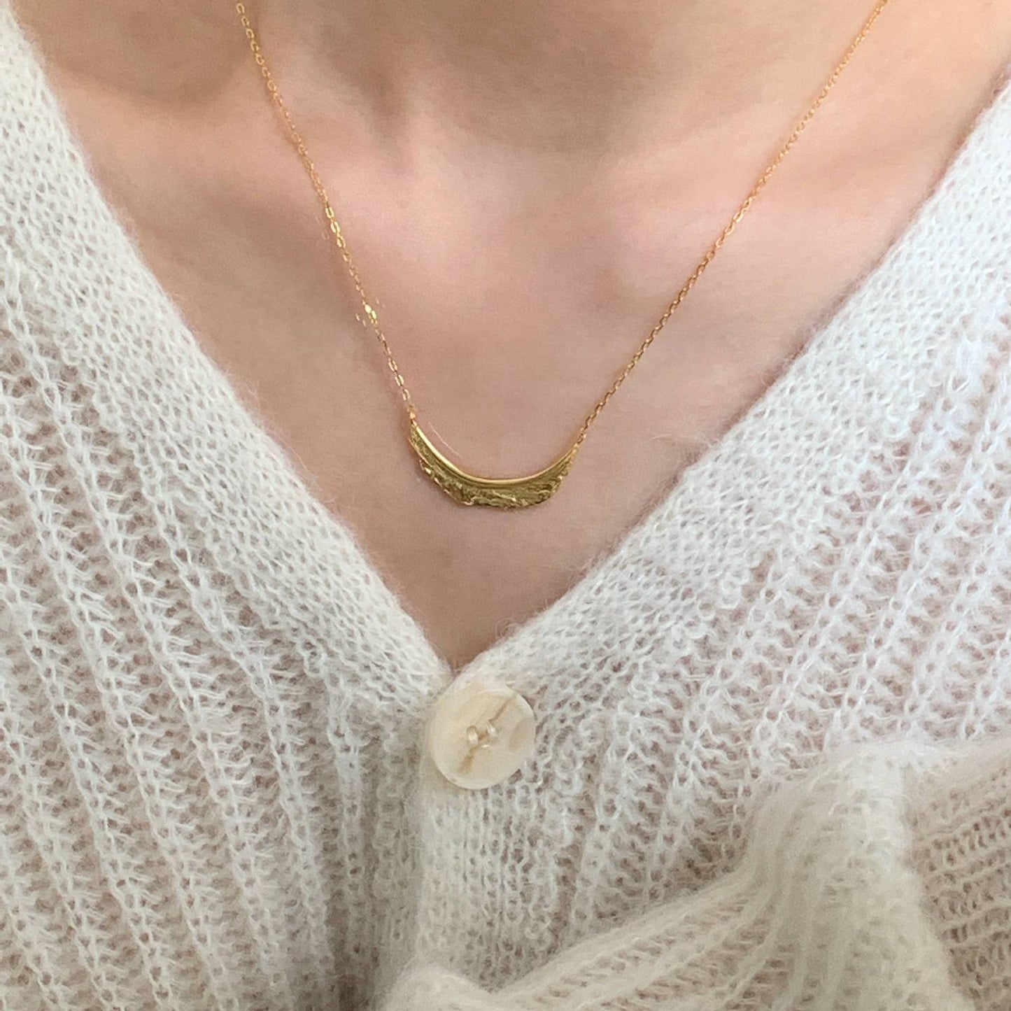Collana da donna minimalista in argento sterling 925 con texture a foglia