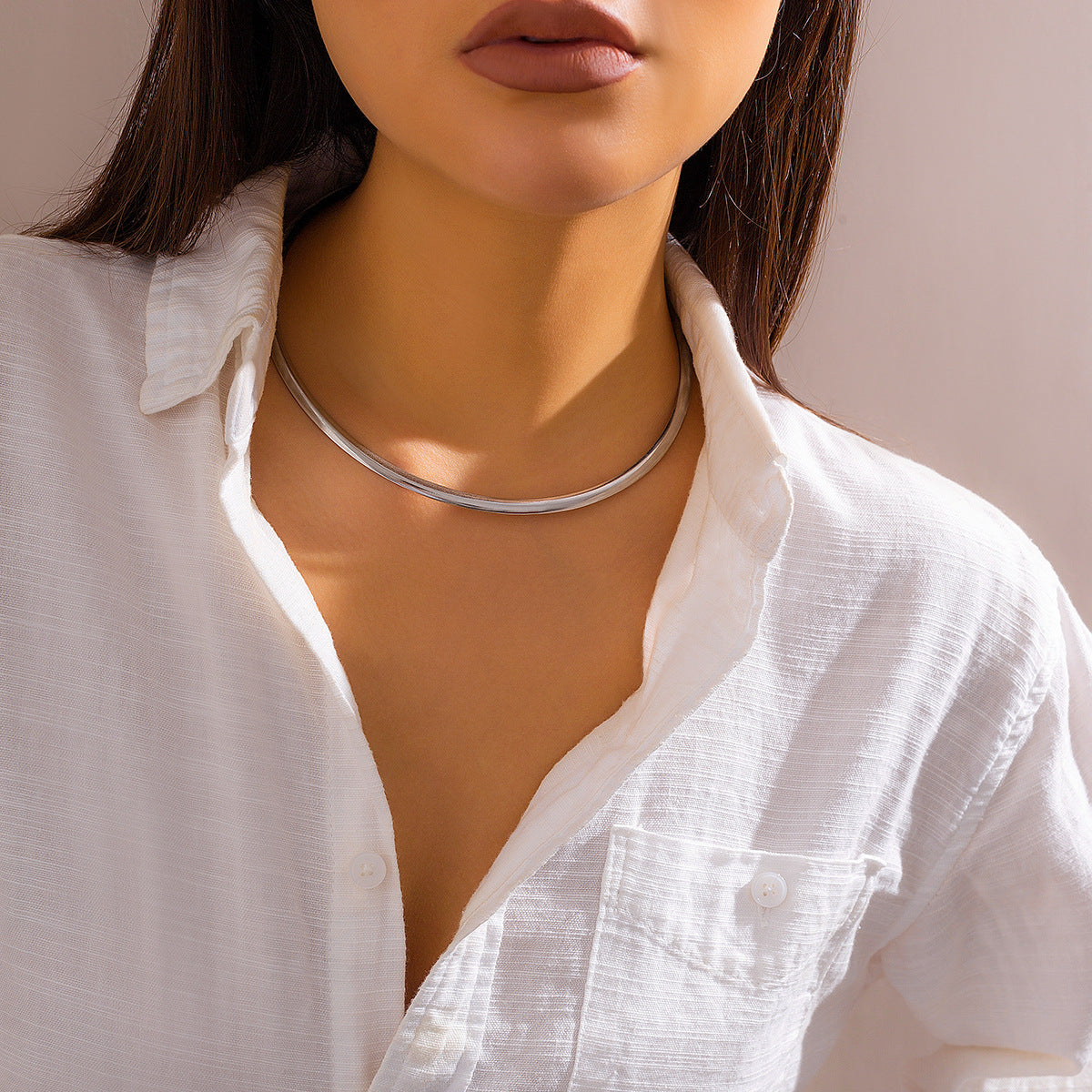 Collana girocollo minimalista geometrica liscia e rotonda per donna