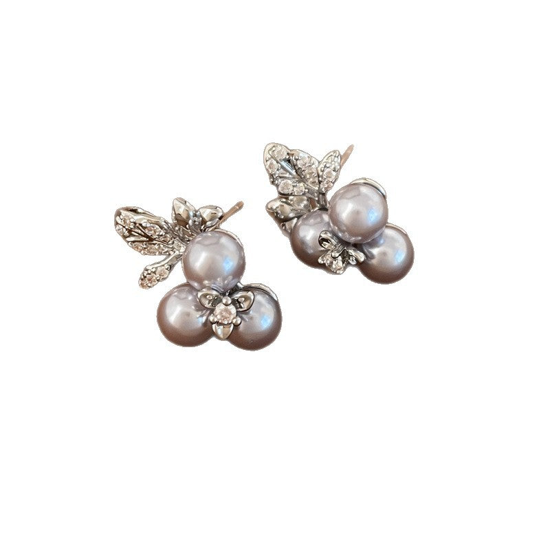 Orecchini a perno eleganti con perle floreali, intarsio di zirconi e acciaio inossidabile da donna
